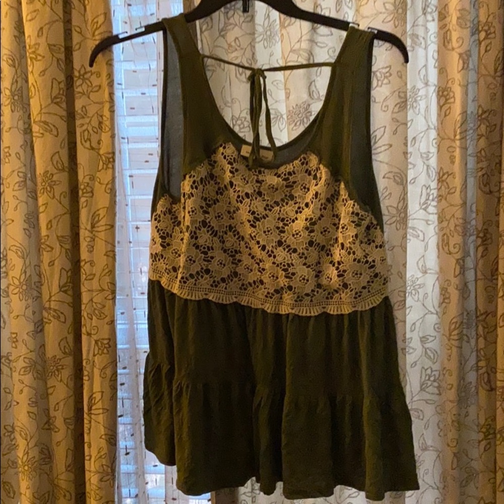 A shirt Belle du jour only worn once